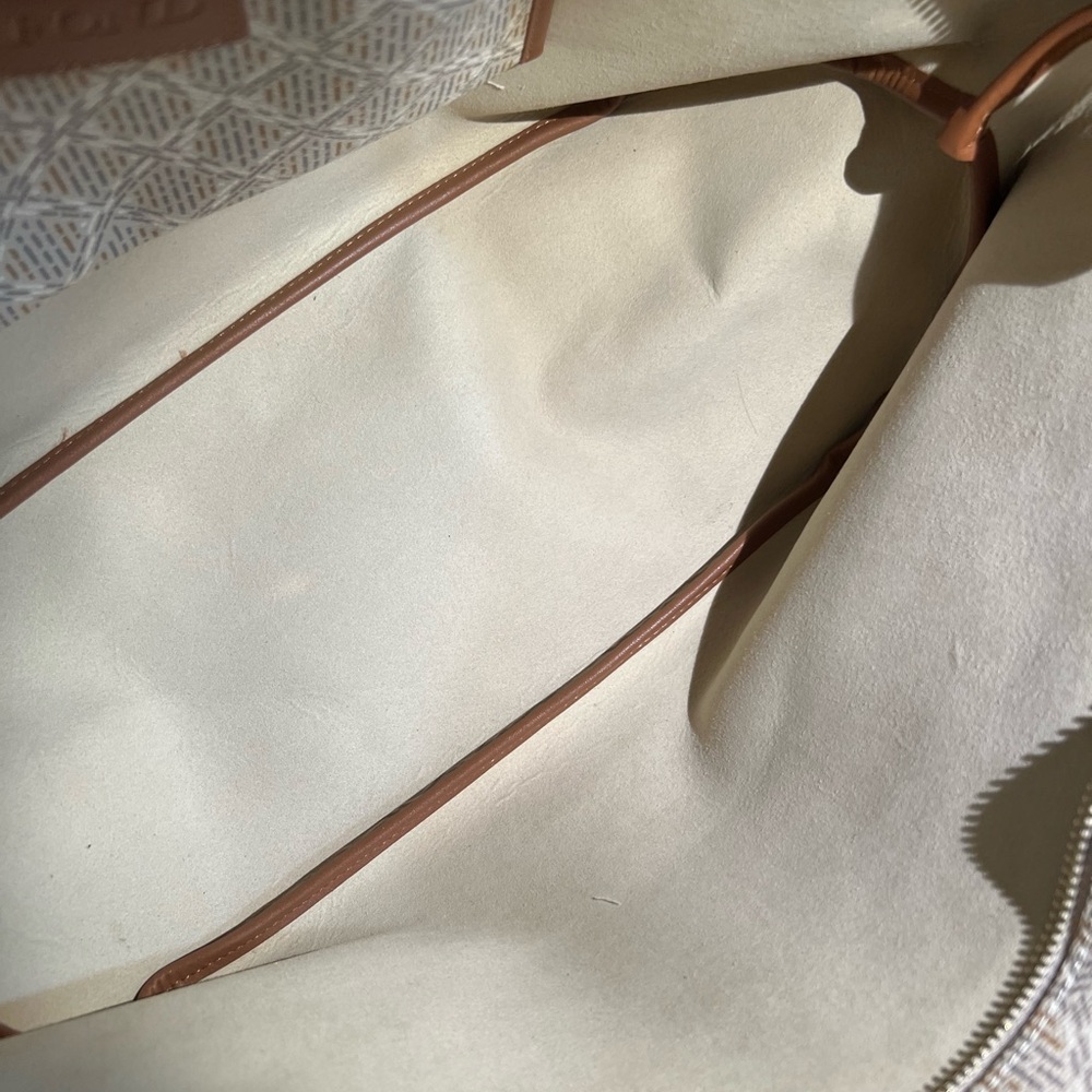 Fond Everything Bag - Tan,White,Gray Leather - New with Dustbag, comes w/ charm - Picture 4 of 10
